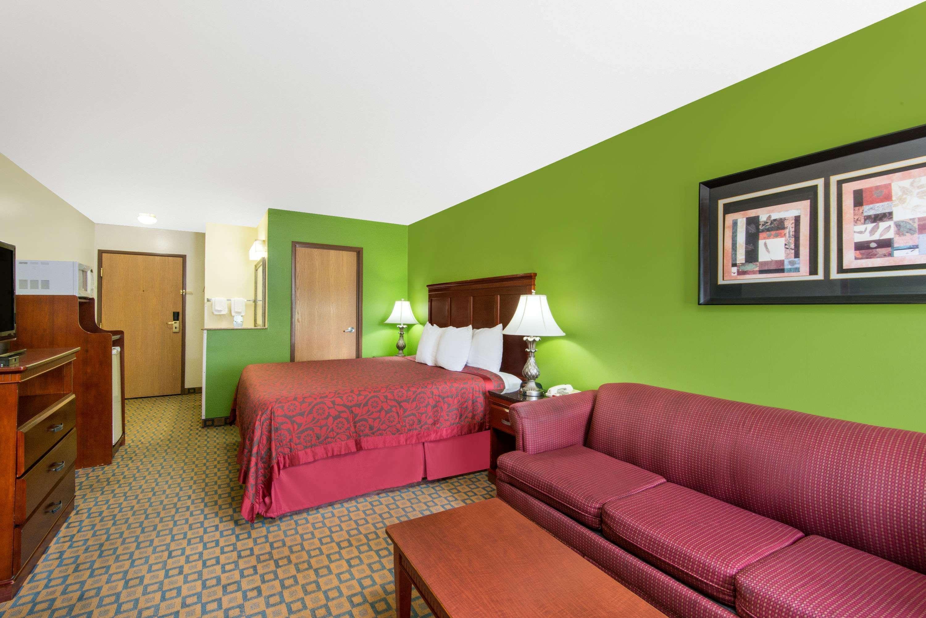 Days Inn & Suites By Wyndham Wichita Dış mekan fotoğraf